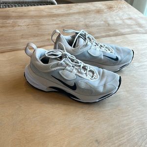 Women’s Nike Sparks 8